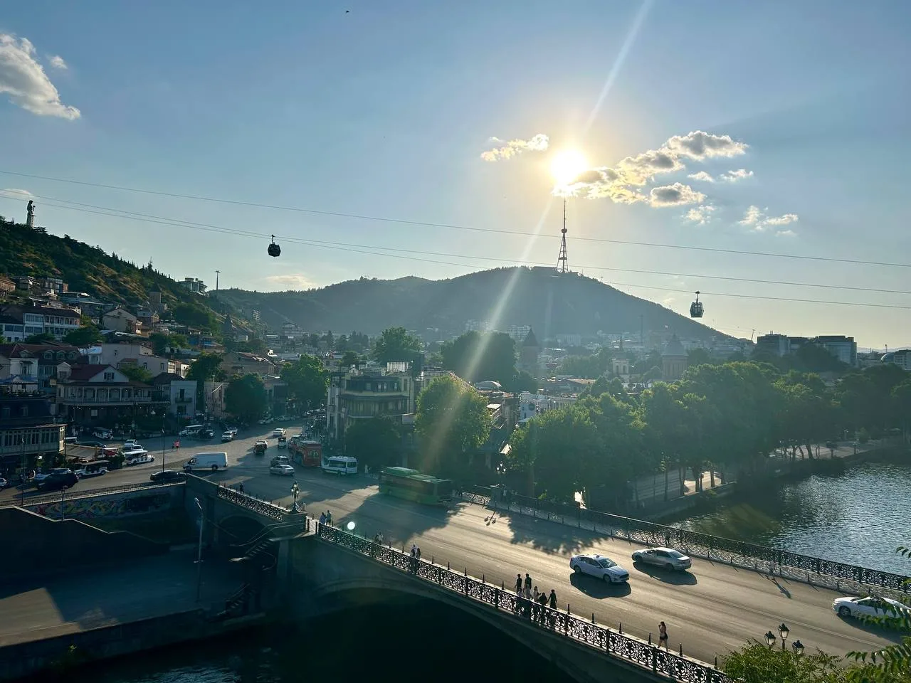 вид на Мтацминда из старого города